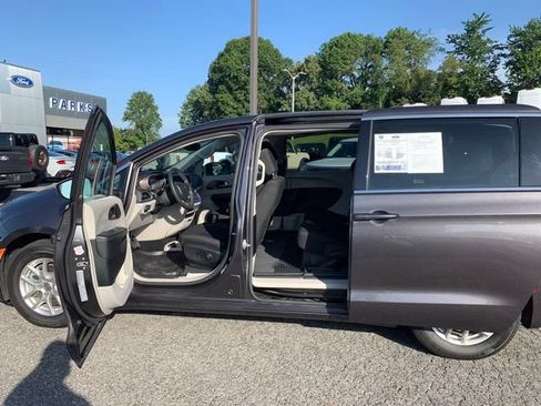 Used 2023 Chrysler Voyager LX FWD image 19