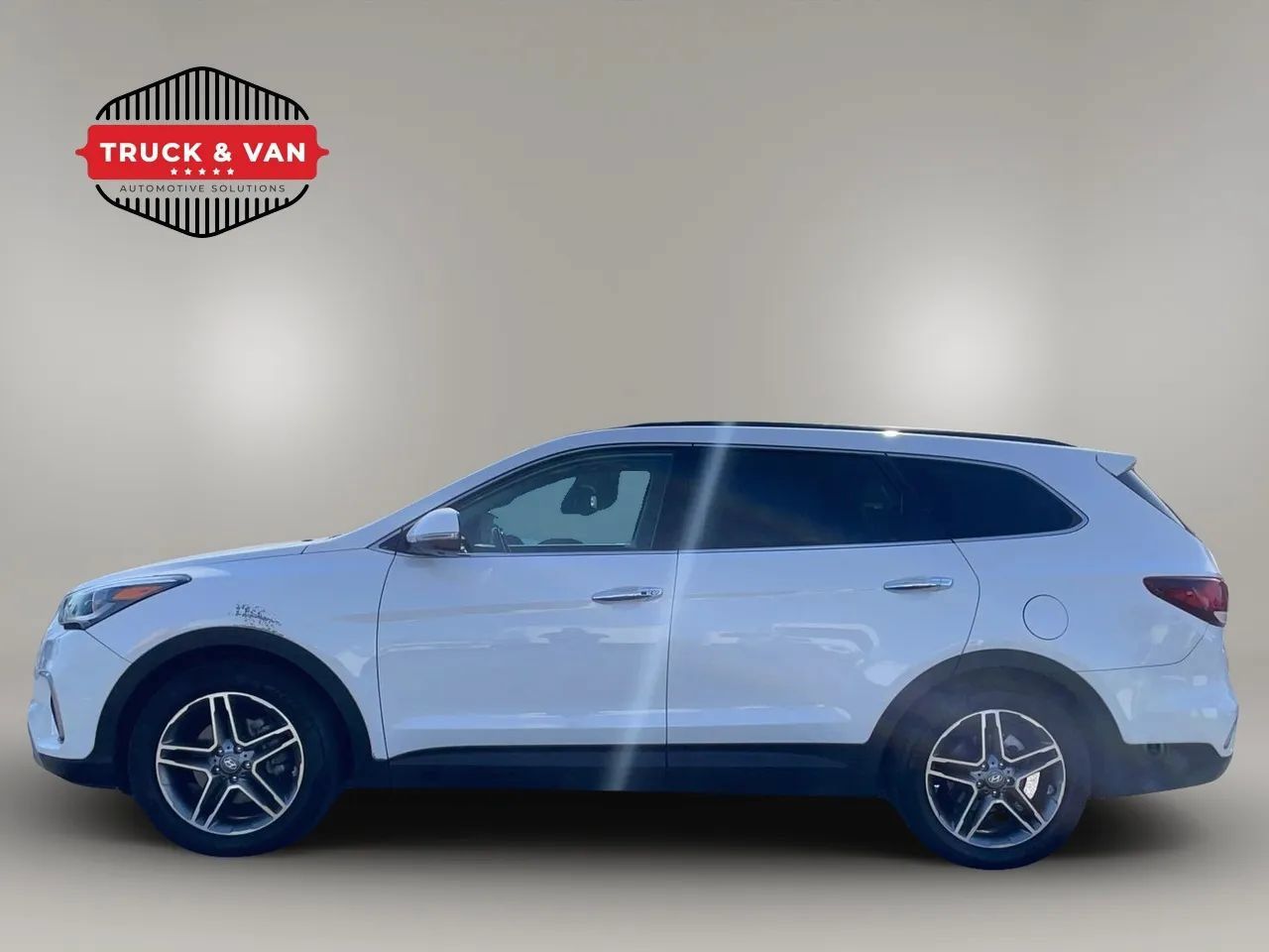 Used 2018 Hyundai Santa Fe FWD image 3