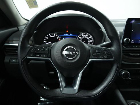 Used 2024 Nissan Altima 2.5 SV image 30