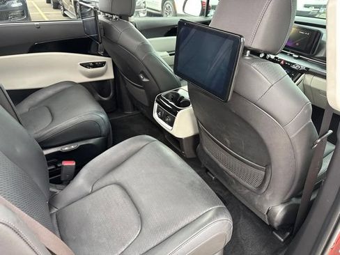 Used 2023 Kia Carnival SX Prestige FWD image 11