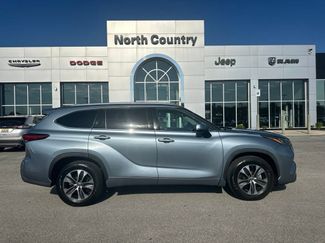 Used 2020 Toyota Highlander XLE FWD video 1
