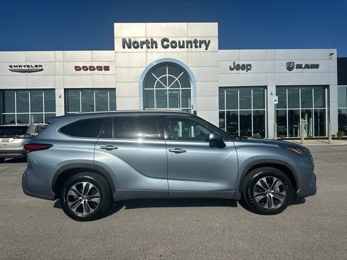 Used 2020 Toyota Highlander XLE FWD image 1