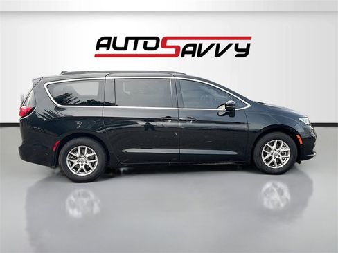 Used 2022 Chrysler Pacifica Touring-L image 8