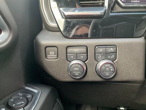 Used 2025 GMC Sierra 1500 SLT image 18