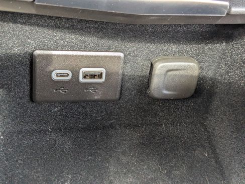 Used 2024 Cadillac XT4 Premium Luxury image 31