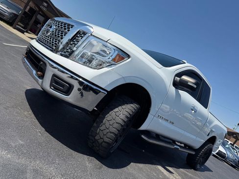 Used 2018 Nissan Titan SV w/ SV Convenience Package image 47