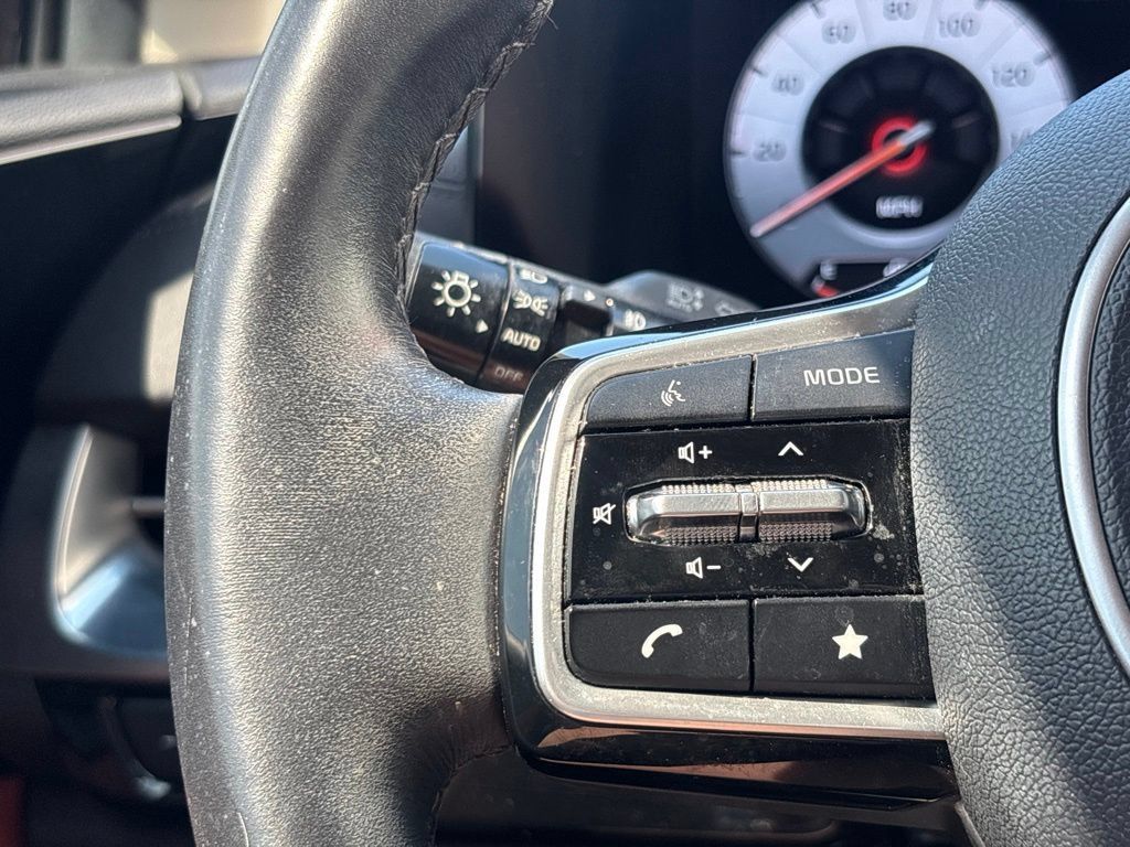 Used 2023 Kia Carnival SX Prestige FWD image 23