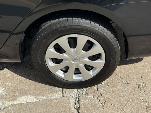 Used 2011 Toyota Corolla LE image 38