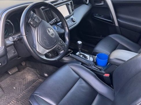 Used 2017 Toyota RAV4 Limited image 18