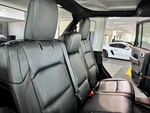 Used 2018 Jeep Wrangler Unlimited Rubicon image 17