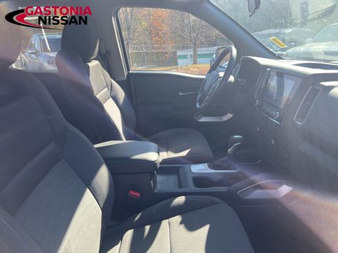 Used 2024 Nissan Frontier SV image 26