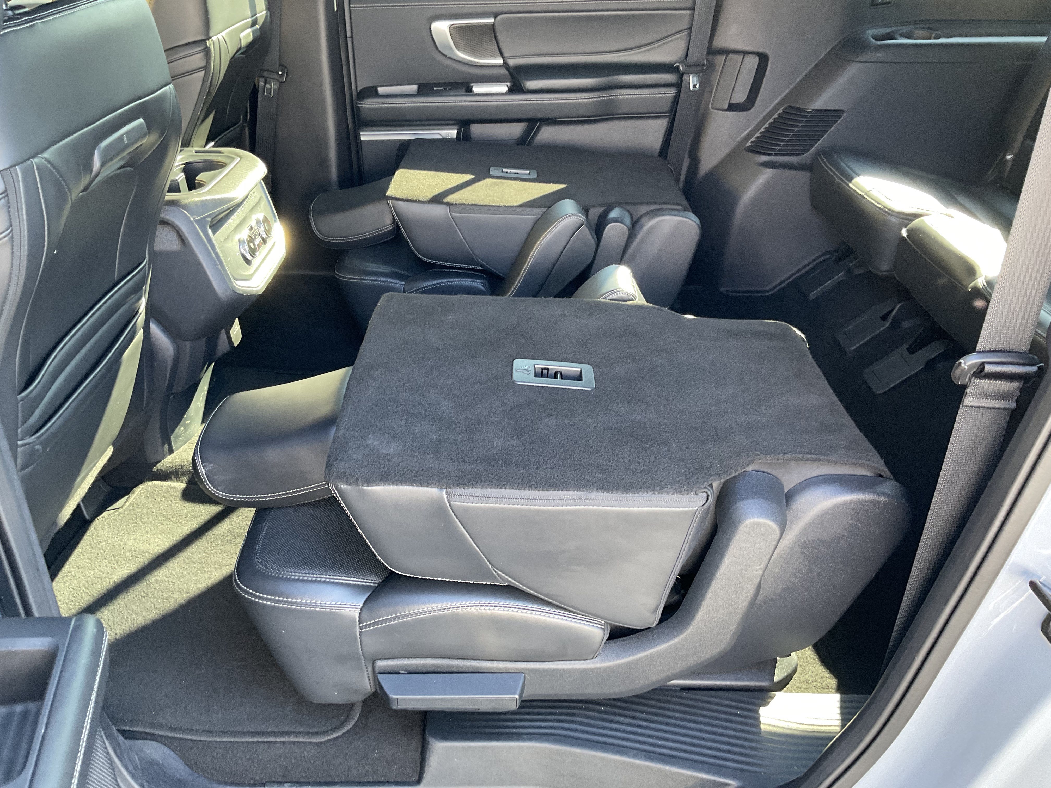 Used 2025 Ford Expedition Max Platinum w/ Stealth Appearance Package AWD/4WD image 45