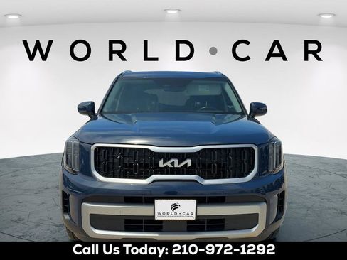 Used 2023 Kia Telluride EX w/ EX Captain's Chair Package FWD image 2