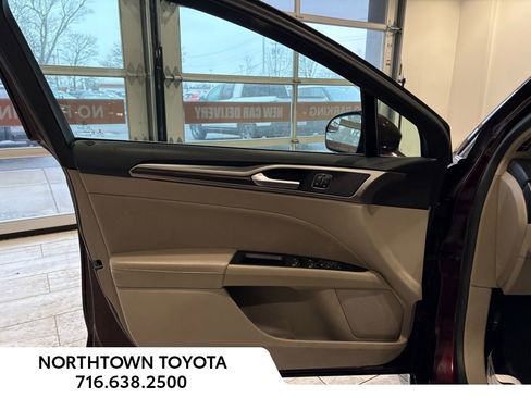 Used 2017 Ford Fusion SE image 27