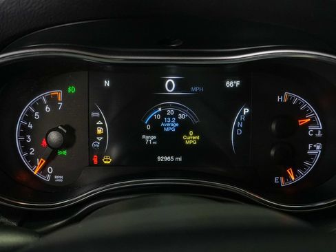 Used 2021 Jeep Grand Cherokee Limited w/ Luxury Group II RWD image 16
