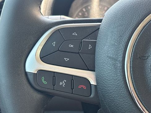 Used 2018 Jeep Renegade Latitude w/ Popular Equipment Group FWD image 21