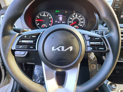 Used 2023 Kia Seltos LX image 17