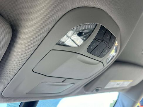 Used 2024 Chrysler Pacifica Touring-L FWD image 39