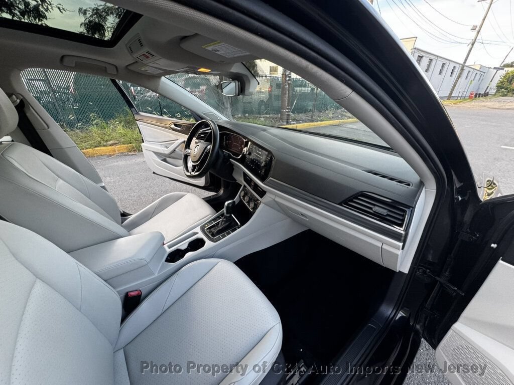 Used 2019 Volkswagen Jetta SEL w/ Cold Weather Package FWD image 23