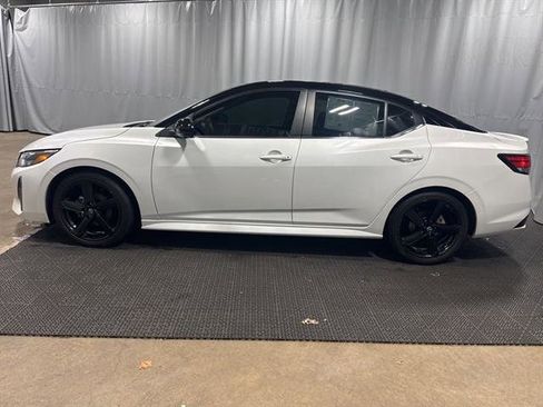 Used 2024 Nissan Sentra SR w/ SR Premium Package image 14