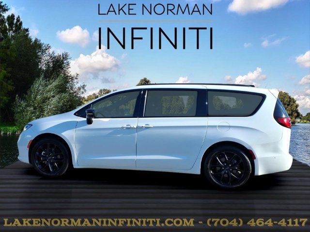 Used 2024 Chrysler Pacifica Limited w/ Uconnect Theater Family Group FWD image 21