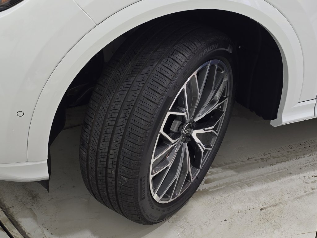 Used 2025 Audi Q5 Premium Plus w/ Premium Plus AWD/4WD image 33