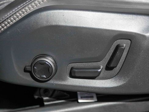 Used 2023 Volvo XC60 T8 Ultimate image 21