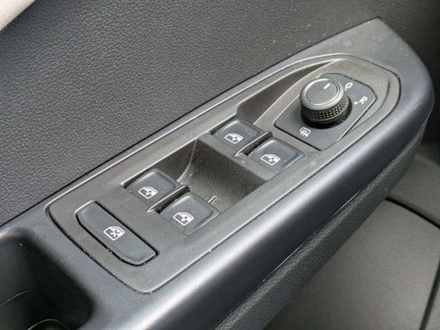 Used 2025 Volkswagen Taos SE w/ Panoramic Sunroof Package image 31