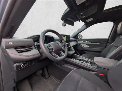 Used 2025 Ford Explorer ST image 13