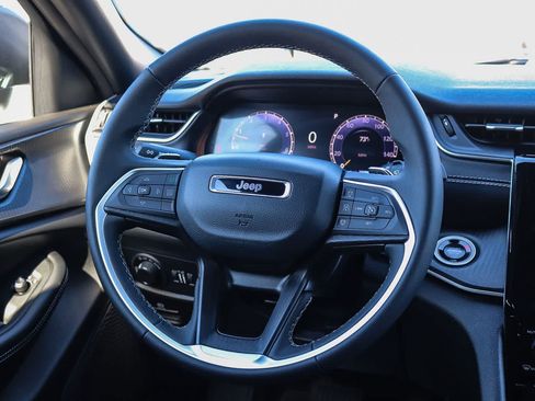 Used 2025 Jeep Grand Cherokee L Laredo RWD image 15