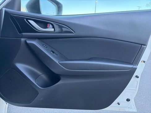 Used 2015 MAZDA MAZDA3 i Touring image 10