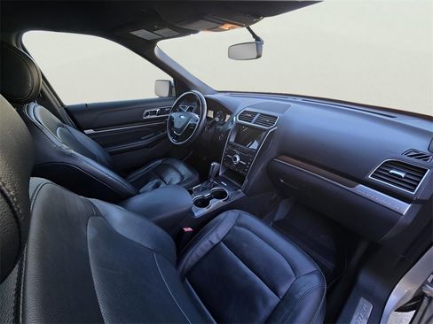 Used 2017 Ford Explorer Limited image 62