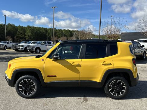 Used 2023 Jeep Renegade Trailhawk image 4