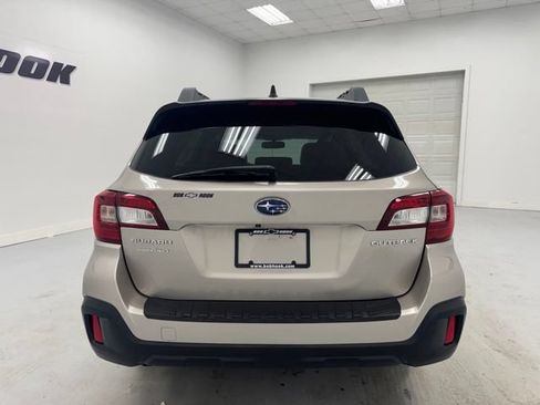 Used 2018 Subaru Outback 2.5i Premium AWD/4WD image 6