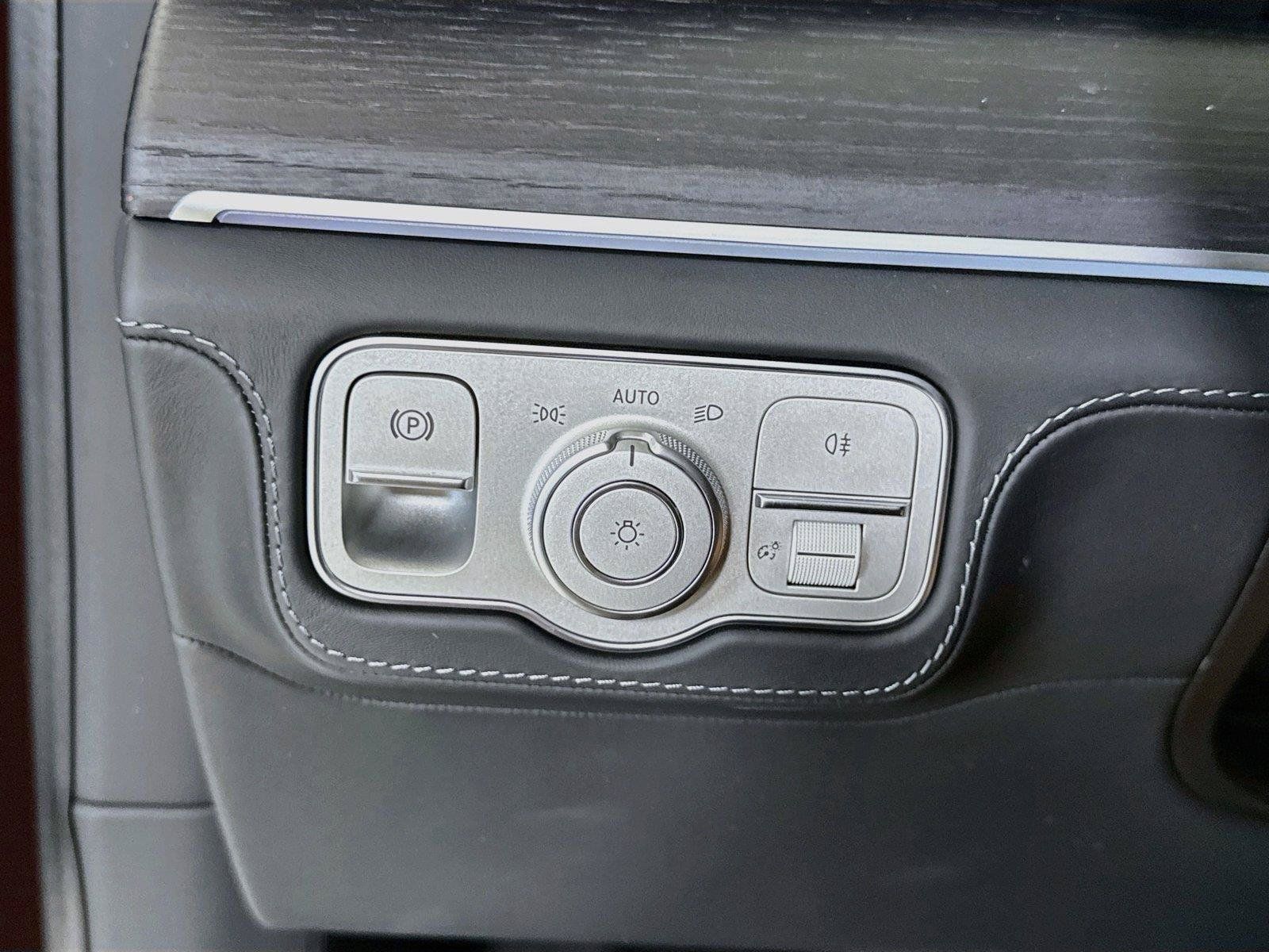 Used 2024 Mercedes-Benz Maybach GLS 600 4MATIC image 25