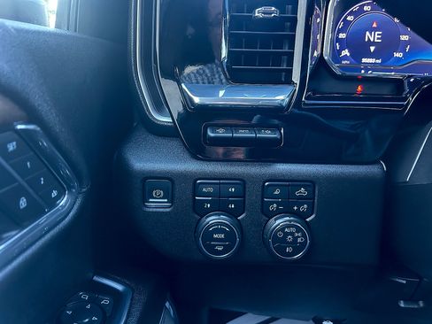 Used 2024 Chevrolet Silverado 2500 High Country w/ High Country Premium Package AWD/4WD image 15