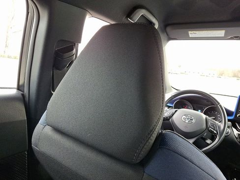 Used 2022 Toyota C-HR XLE image 14