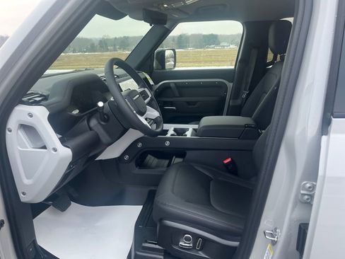 New 2026 Land Rover Defender 130 S image 9