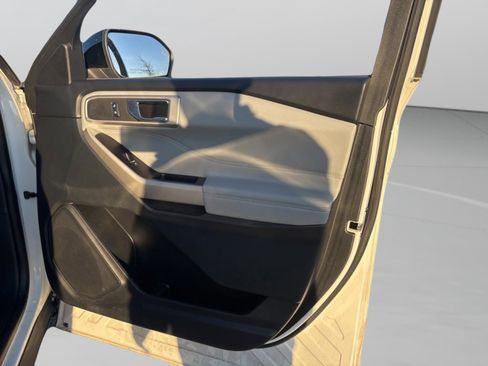 Used 2022 Ford Explorer XLT w/ Equipment Group 202A image 38