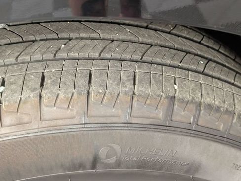 Used 2024 Chevrolet Equinox LT w/ LPO, Floor Liner Package FWD image 9