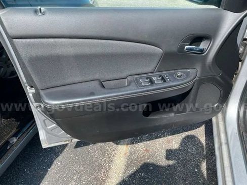 Used 2013 Dodge Avenger SE FWD image 11