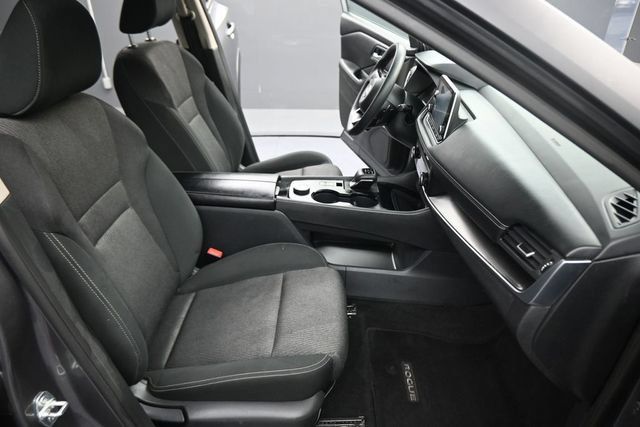 Used 2024 Nissan Rogue SV AWD/4WD image 14