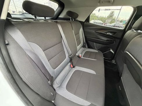 Used 2023 Chevrolet TrailBlazer LT FWD image 16