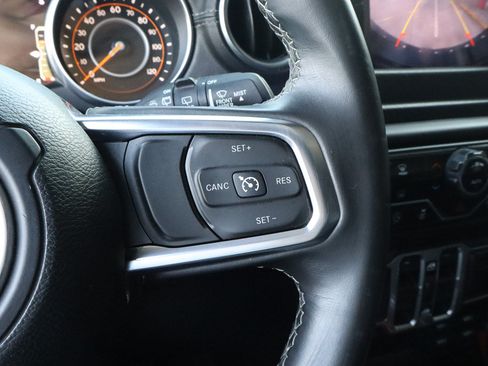 Used 2018 Jeep Wrangler Unlimited Sahara w/ Safety Group AWD/4WD image 27