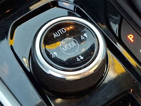 Used 2023 Chevrolet Colorado Z71 w/ Z71 Convenience Package 2 image 25