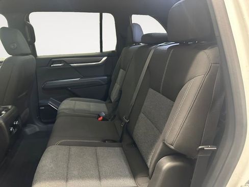 Used 2025 GMC Acadia Elevation image 13