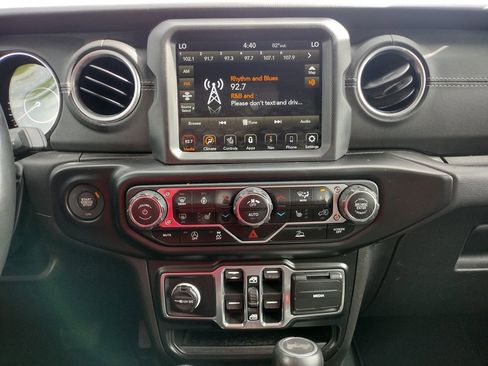 Used 2022 Jeep Wrangler Unlimited Sahara w/ Cold Weather Group AWD/4WD image 5