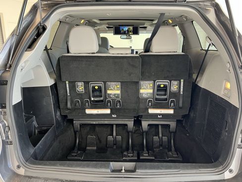 Used 2016 Toyota Sienna Limited Premium image 36