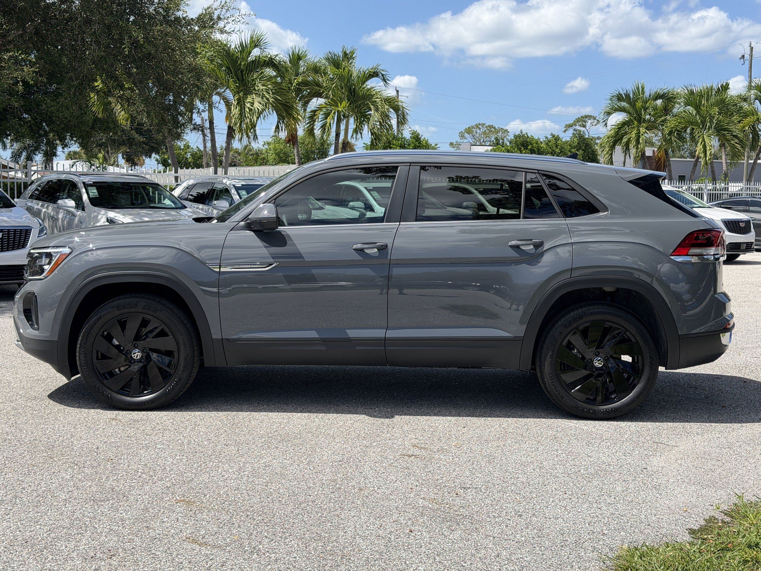 New 2026 Volkswagen Atlas Cross Sport SE FWD image 4