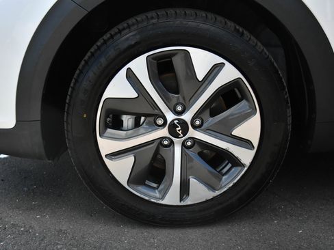 Used 2022 Kia Niro EX Premium FWD image 12